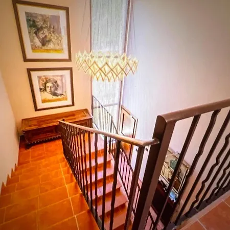 Casa Getane 33-100 بيت للعطل